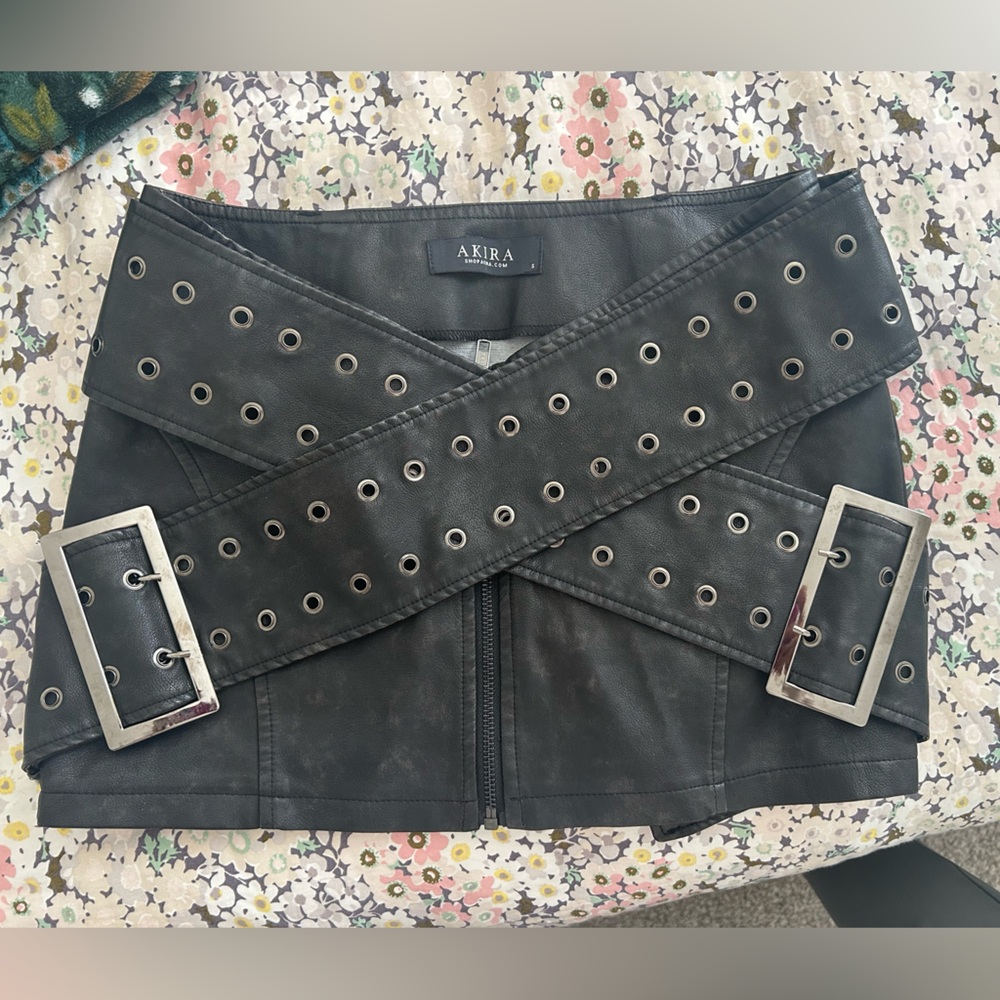 Akira belted skirt!!